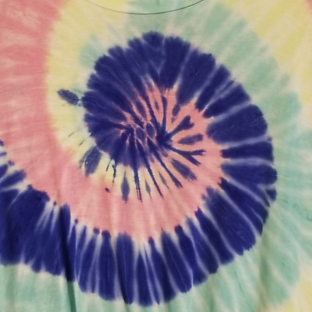 Spiral Rainbow Womans XL Short Sleeve Tee Shirt - Picture 2 of 3